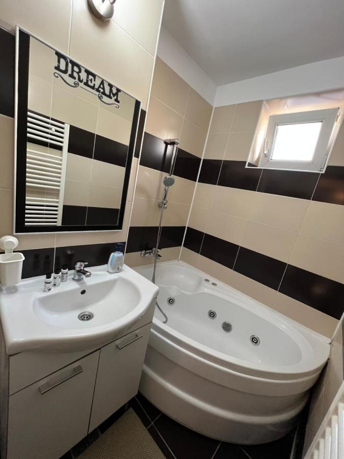 Nordic Sunny Apartment Suceava Exteriör bild