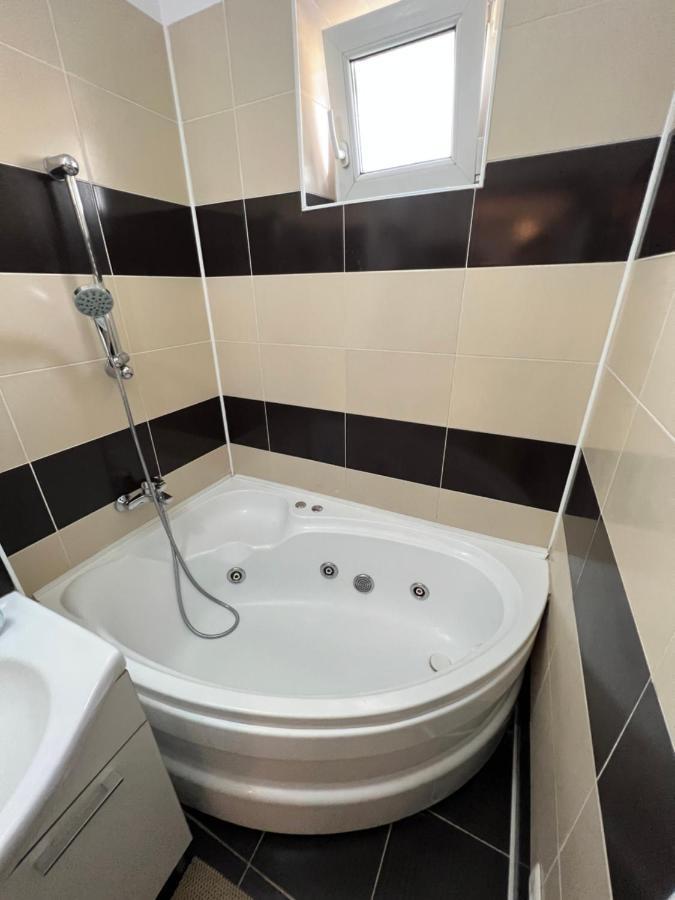 Nordic Sunny Apartment Suceava Exteriör bild